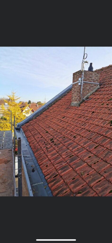 Réfection complète d&rsquo;une toiture – Maison de brique Nord (avant/pendant/après)