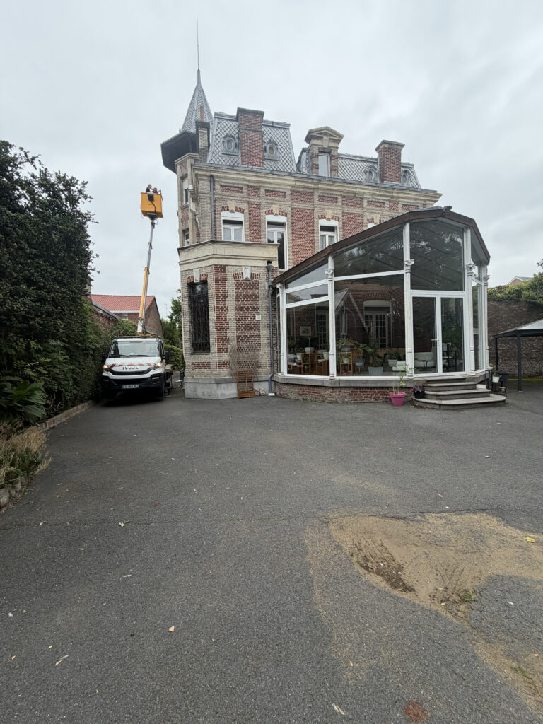 Travaux de zinguerie sur une demeure de maître à Anzin