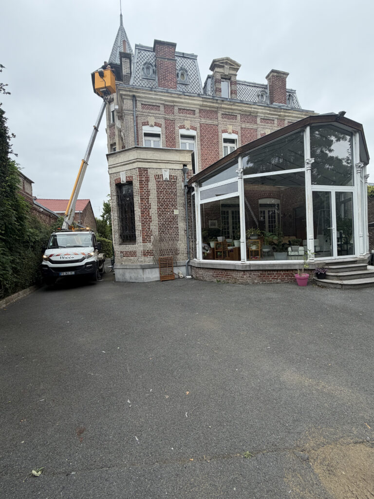 Travaux de zinguerie sur une demeure de maître à Anzin
