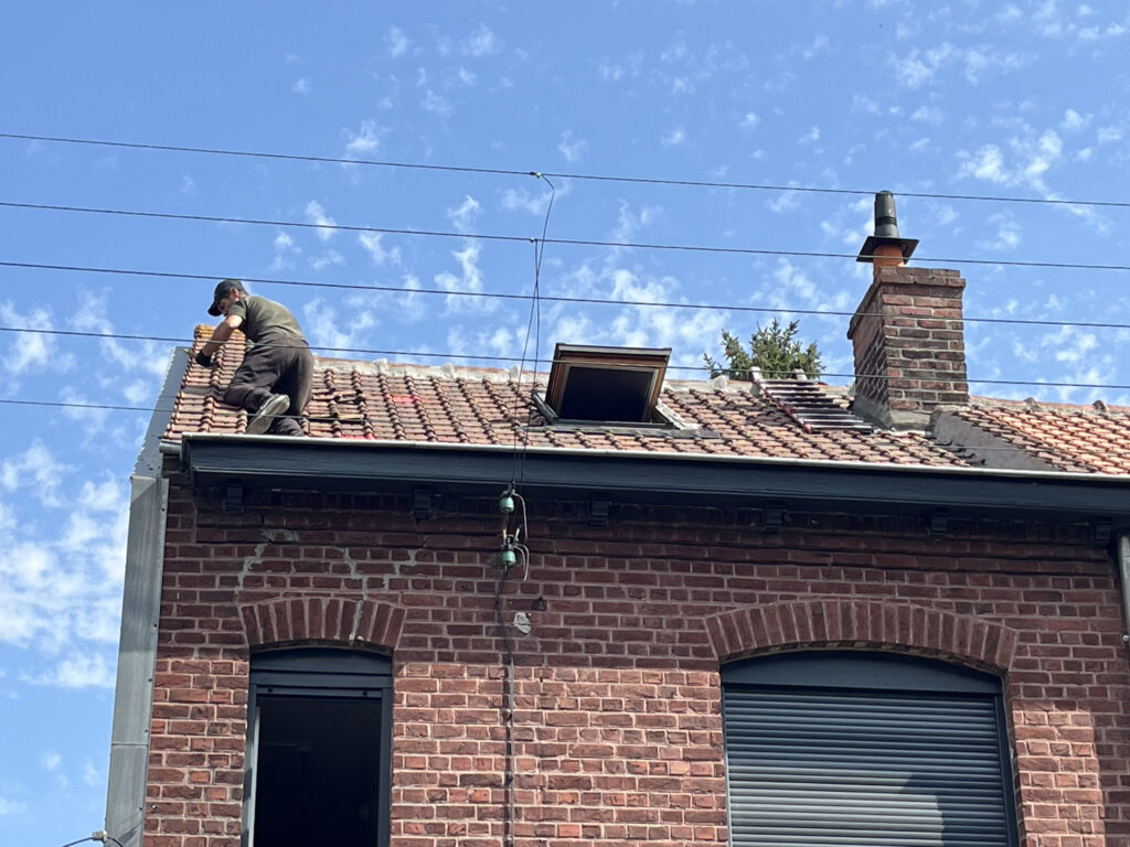 Réfection des rives et entretien de toiture sur une maison traditionnelle en briques
